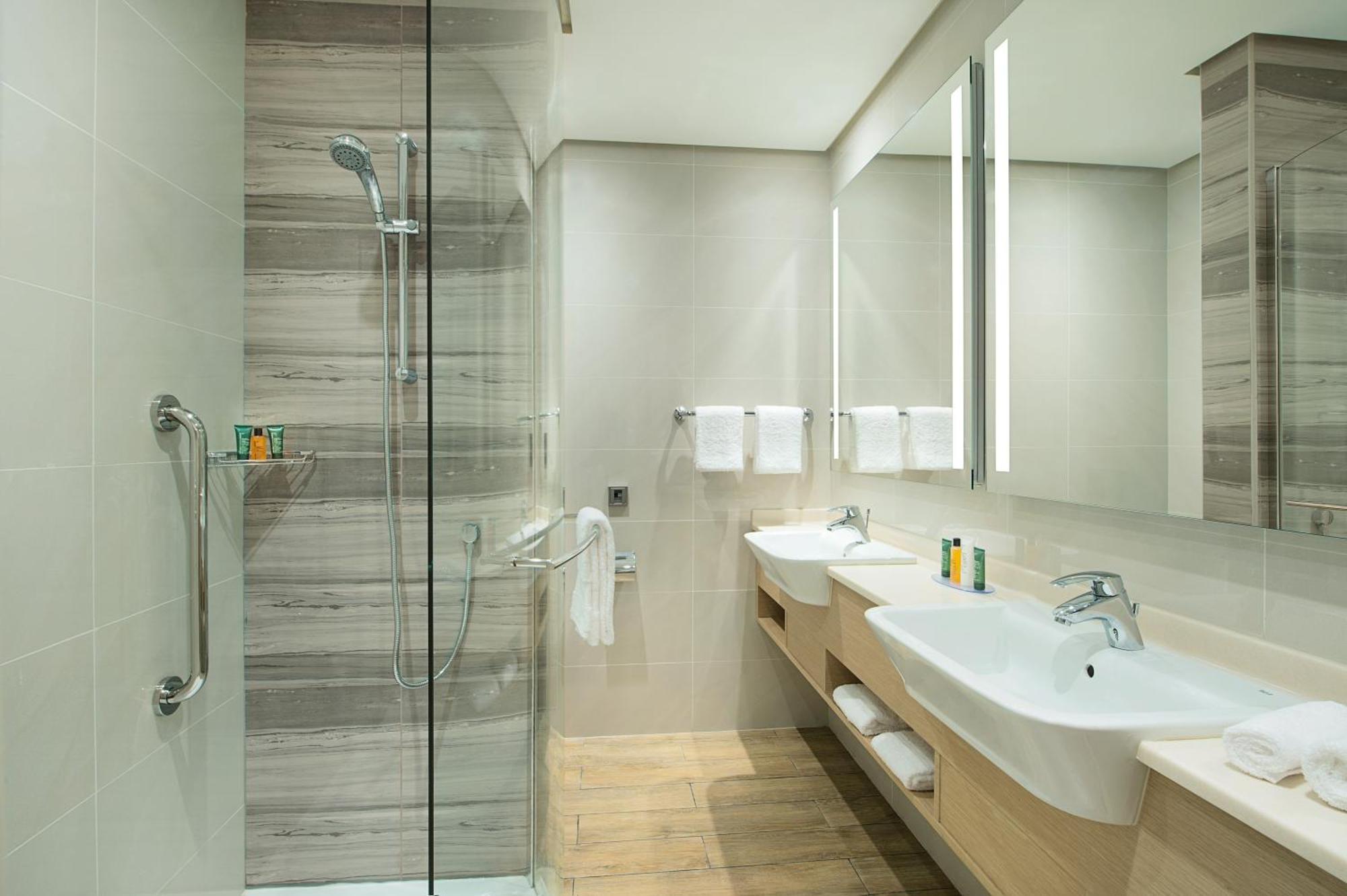 Hilton Garden Inn Khobar Buitenkant foto
