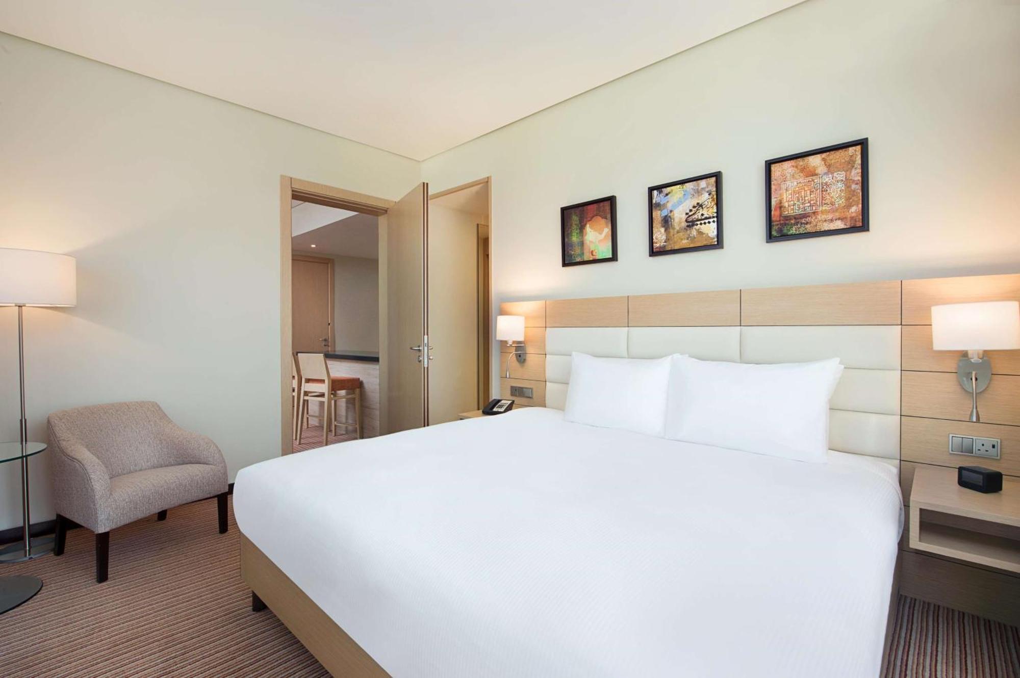 Hilton Garden Inn Khobar Buitenkant foto